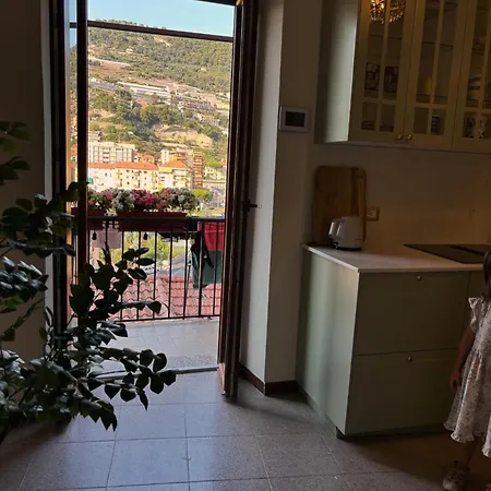 Modern Family In A Charmin Historic Neighborhood, Close To The Beach, Fast Internet! Apartment *