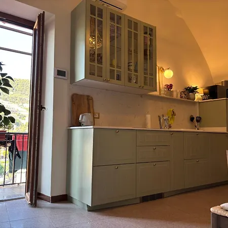 Modern Family In A Charmin Historic Neighborhood, Close To The Beach, Fast Internet! Apartment