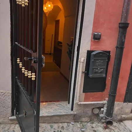 Modern Family In A Charmin Historic Neighborhood, Close To The Beach, Fast Internet! Apartamento Ventimiglia