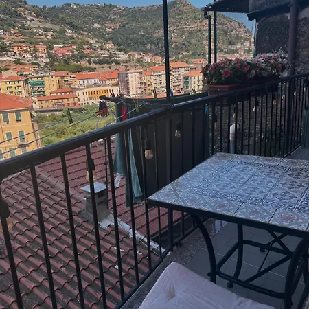 Modern Family In A Charmin Historic Neighborhood, Close To The Beach, Fast Internet! Appartement *